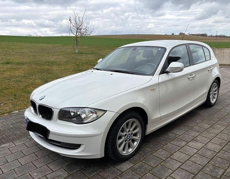 Gebraucht BMW 116 122 PS (89 kW) 2010 Weiß Kleinwagen