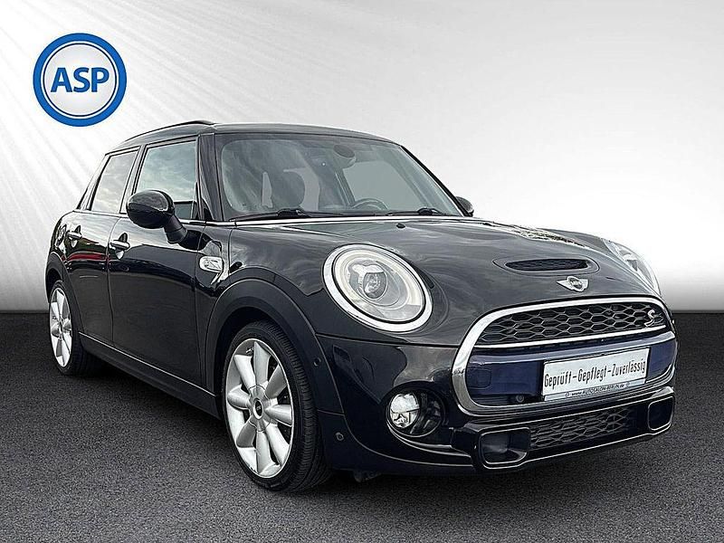 Gebraucht Mini Cooper SD Chili 170 PS (125 kW) 2017 Midnight black metallic Kleinwagen