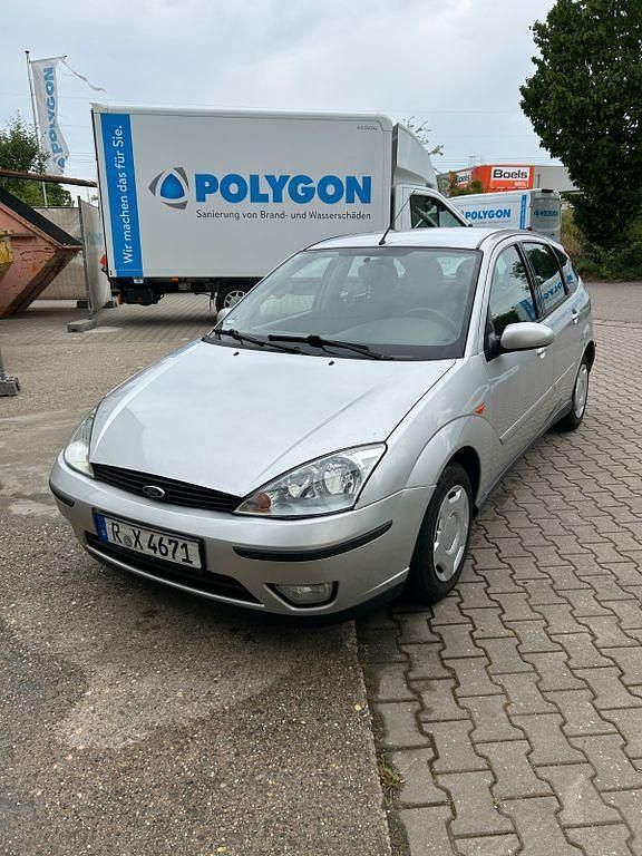 Silber Gebraucht 1999 Ford Focus Ghia Limousine | 600 € (Guter Preis) - Bild 1/4