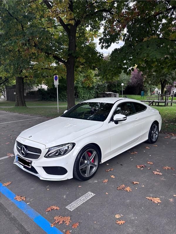 Gebraucht Mercedes 220 170 PS (125 kW) 2016 Weiß Coupé