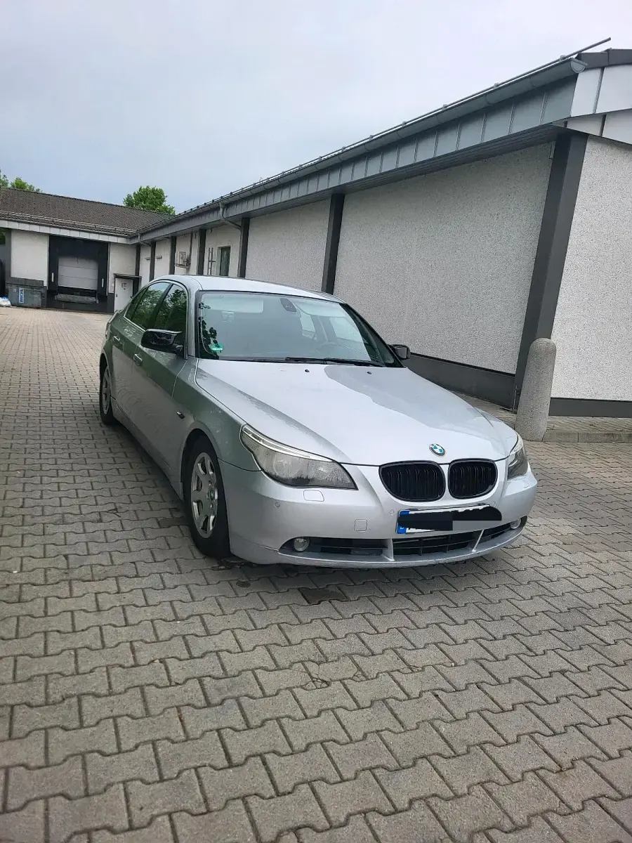 Gebraucht BMW 525 190 PS (139 kW) 2005 Silber Limousine