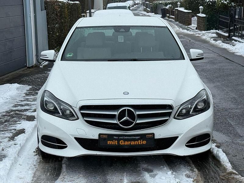 Gebraucht Mercedes E250 204 PS (150 kW) 2014 Weiß Limousine