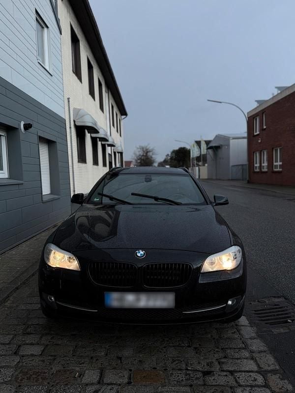 Gebraucht BMW 530 204 PS (150 kW) 2011 Schwarz Kombi