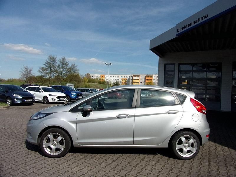 Gebraucht Ford Fiesta Trend 82 PS (60 kW) 2011 Silber Kleinwagen