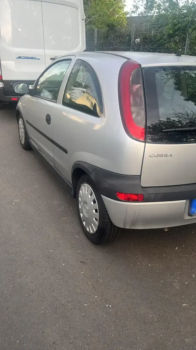 Używany Opel Corsa 58 KM (42 kW) 2002 Srebrny Hatchback