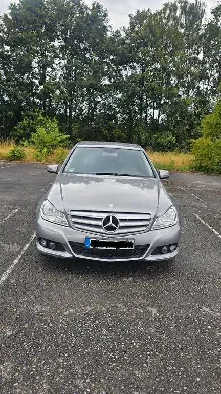 Gebraucht Mercedes C180 Elegance 156 PS (114 kW) 2011 Grau Limousine