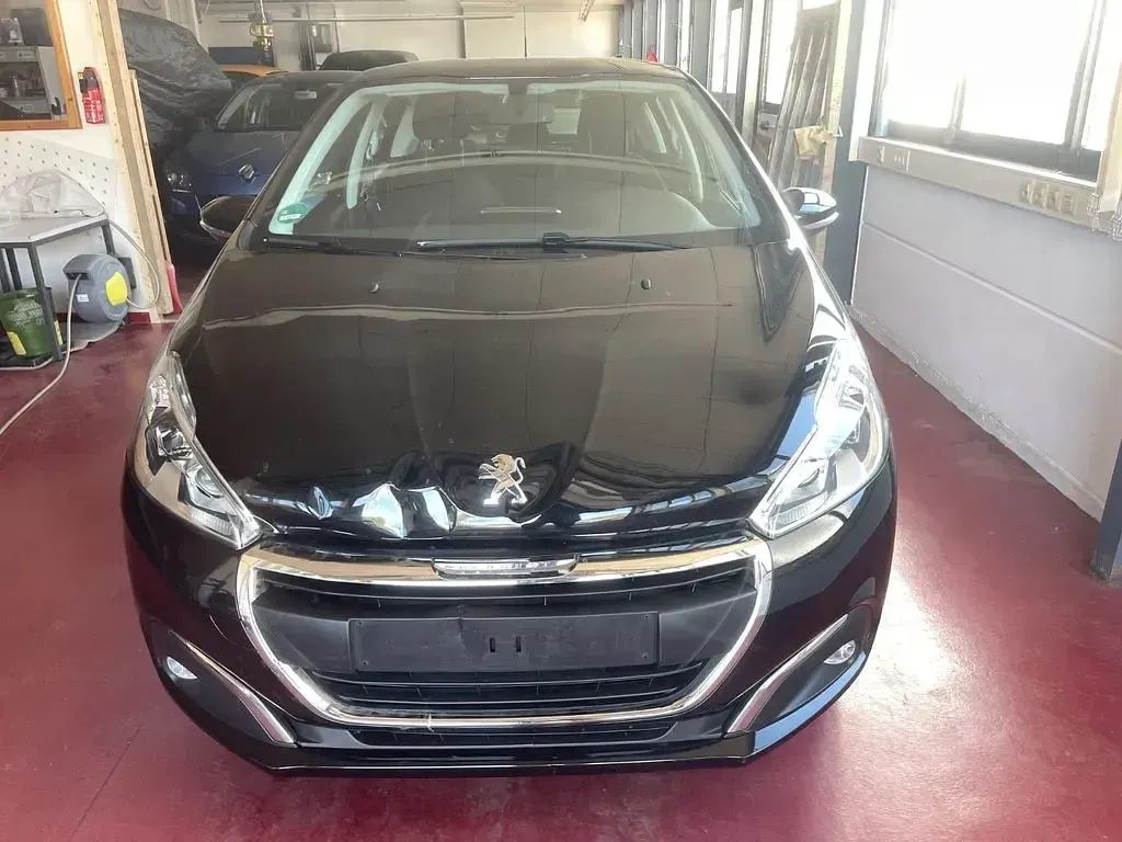 Gebraucht Peugeot 208 82 PS (60 kW) 2019 Schwarz Kleinwagen