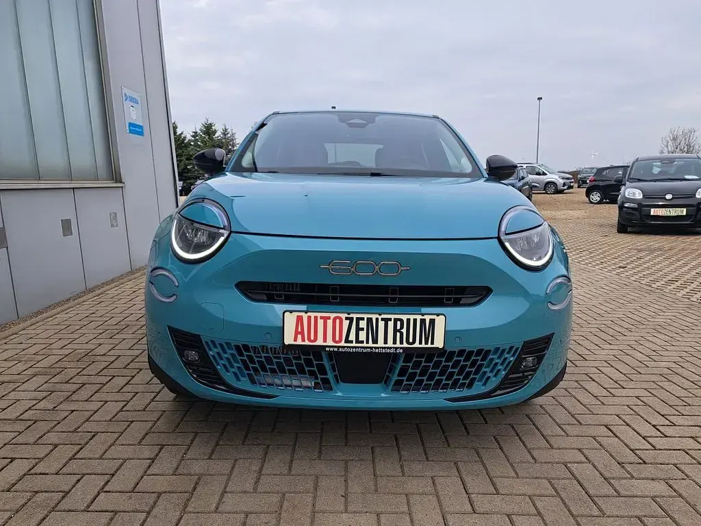 Neu Fiat 600 La Prima 110 PS (80 kW) 2025 Blau SUV