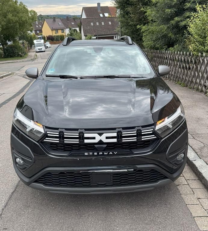 Schwarz Gebraucht 2023 Dacia Sandero Kleinwagen | 12.100 € (Guter Preis) - Bild 1/4