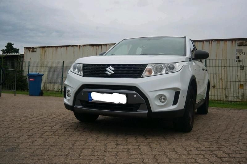 Weiß Gebraucht 2016 Suzuki Vitara Comfort SUV | 9.000 € (Superpreis) - Bild 1/4