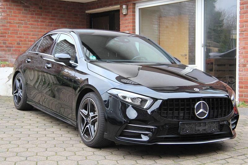 Schwarz Gebraucht 2020 Mercedes A35 AMG AMG Limousine | 27.999 € (Guter Preis) - Bild 1/4