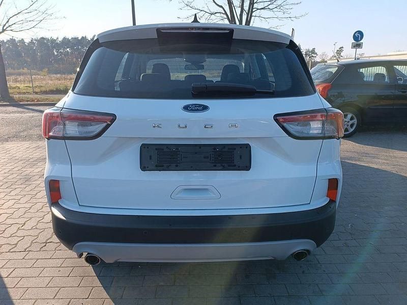 Gebraucht Ford Kuga Titanium 120 PS (88 kW) 2020 Weiß SUV