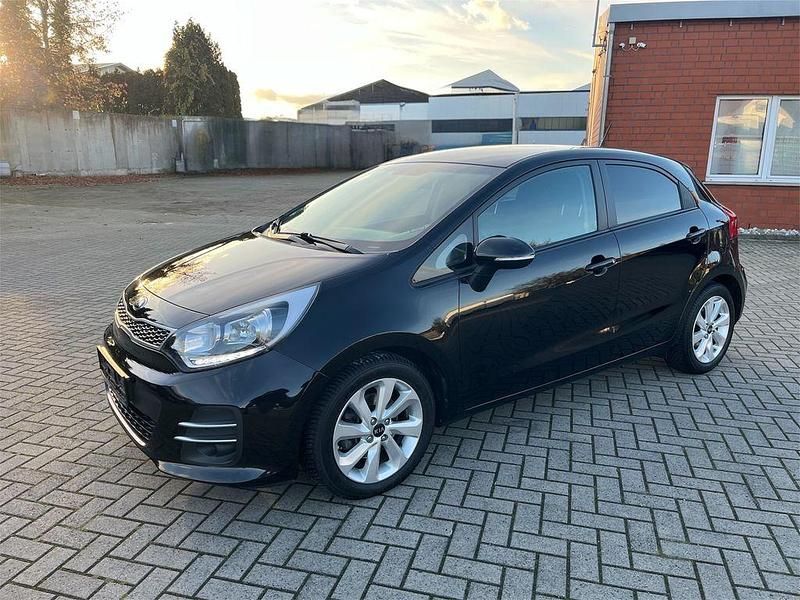 Schwarz Gebraucht 2016 Kia Rio DREAM-TEAM Edition Limousine | 6.399 € (Fairer Preis) - Bild 1/4