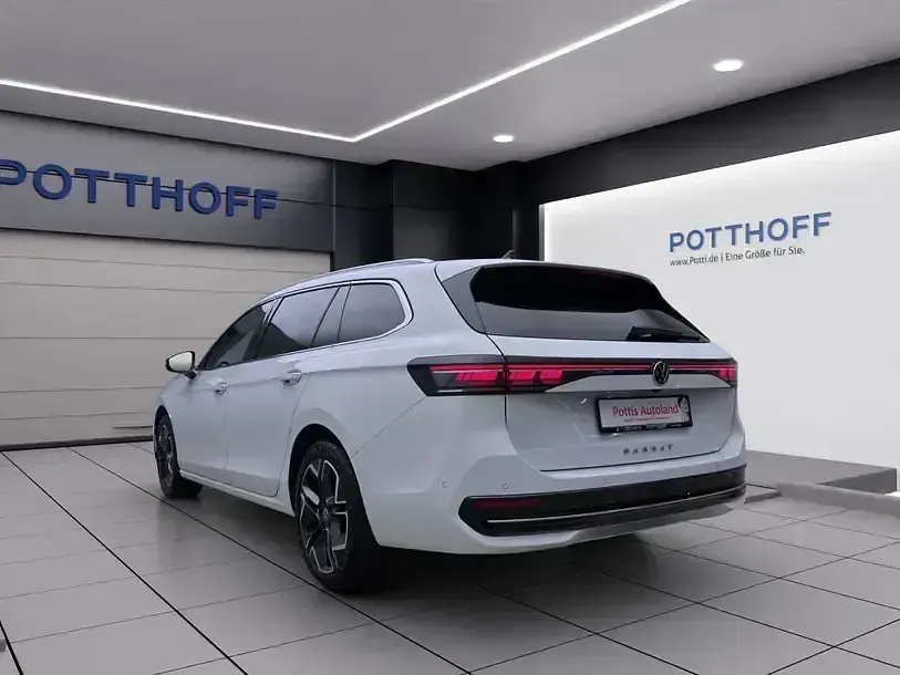 Gebraucht VW Passat Elegance 193 PS (141 kW) 2024 Pure white Kombi