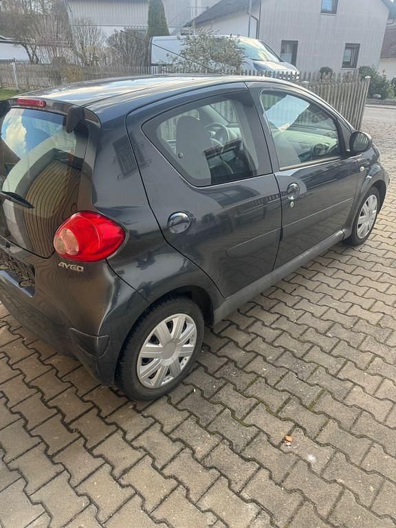 Gebraucht Toyota Aygo 68 PS (50 kW) 2006 Grau Kleinwagen