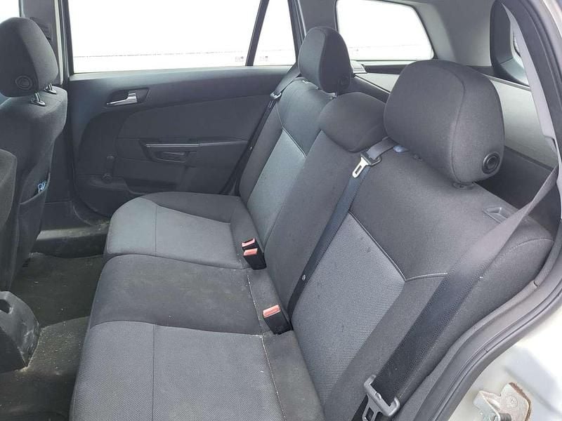 Gebraucht Opel Astra 101 PS (74 kW) 2007 Silber Kombi