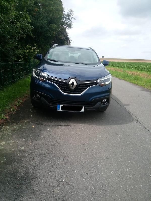 Blau Gebraucht 2017 Renault Kadjar SUV | 7.900 € (Superpreis) - Bild 1/4