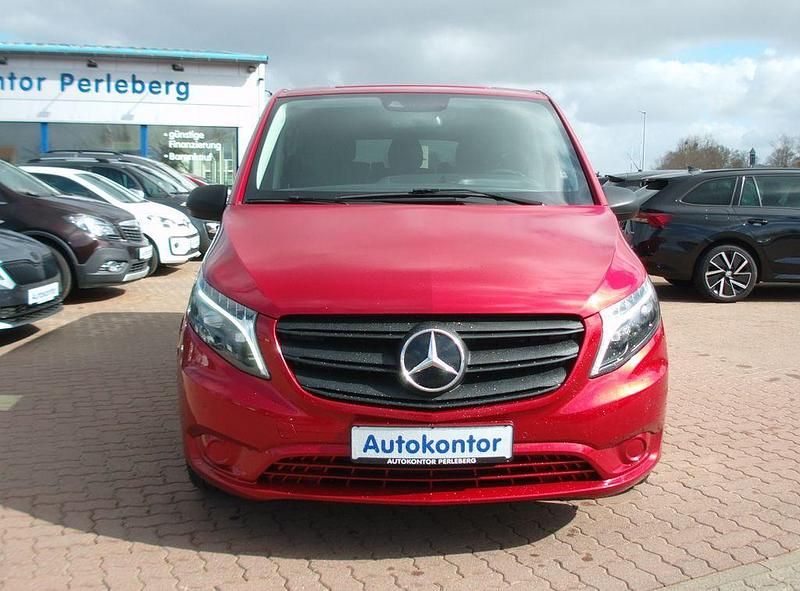 Gebraucht Mercedes Vito Edition 190 PS (139 kW) 2022 Rot Van