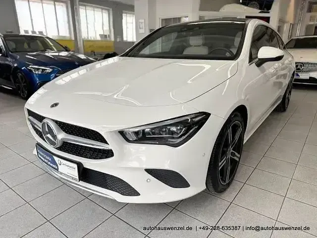 Gebraucht Mercedes CLA200 Shooting Brake 150 PS (110 kW) 2021 Weiß Kombi