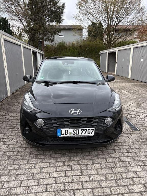 Gebraucht Hyundai i10 Select 67 PS (49 kW) 2021 Schwarz Kleinwagen