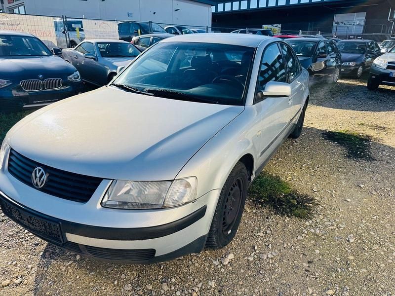 Gebraucht VW Passat 116 PS (85 kW) 1999 Grau Limousine