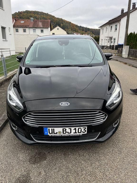 Schwarz Gebraucht 2019 Ford S-MAX Titanium Van / Kleinbus | 20.000 € (Fairer Preis) - Bild 1/4