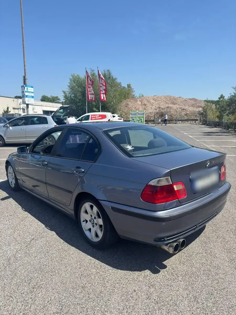 Gebraucht BMW 320 2000 Grau Limousine