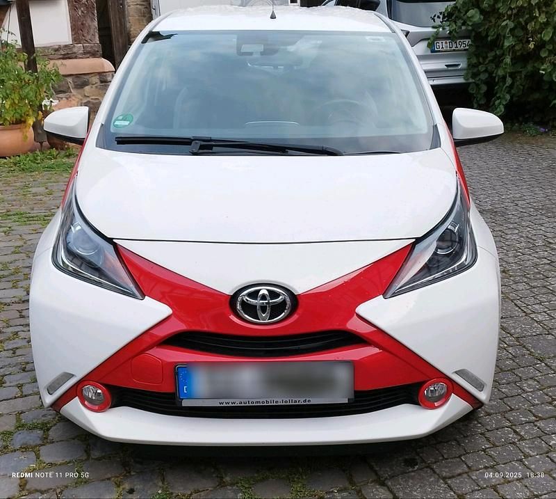 Weiß Gebraucht 2016 Toyota Aygo Kleinwagen | 5.950 € (Guter Preis) - Bild 1/4