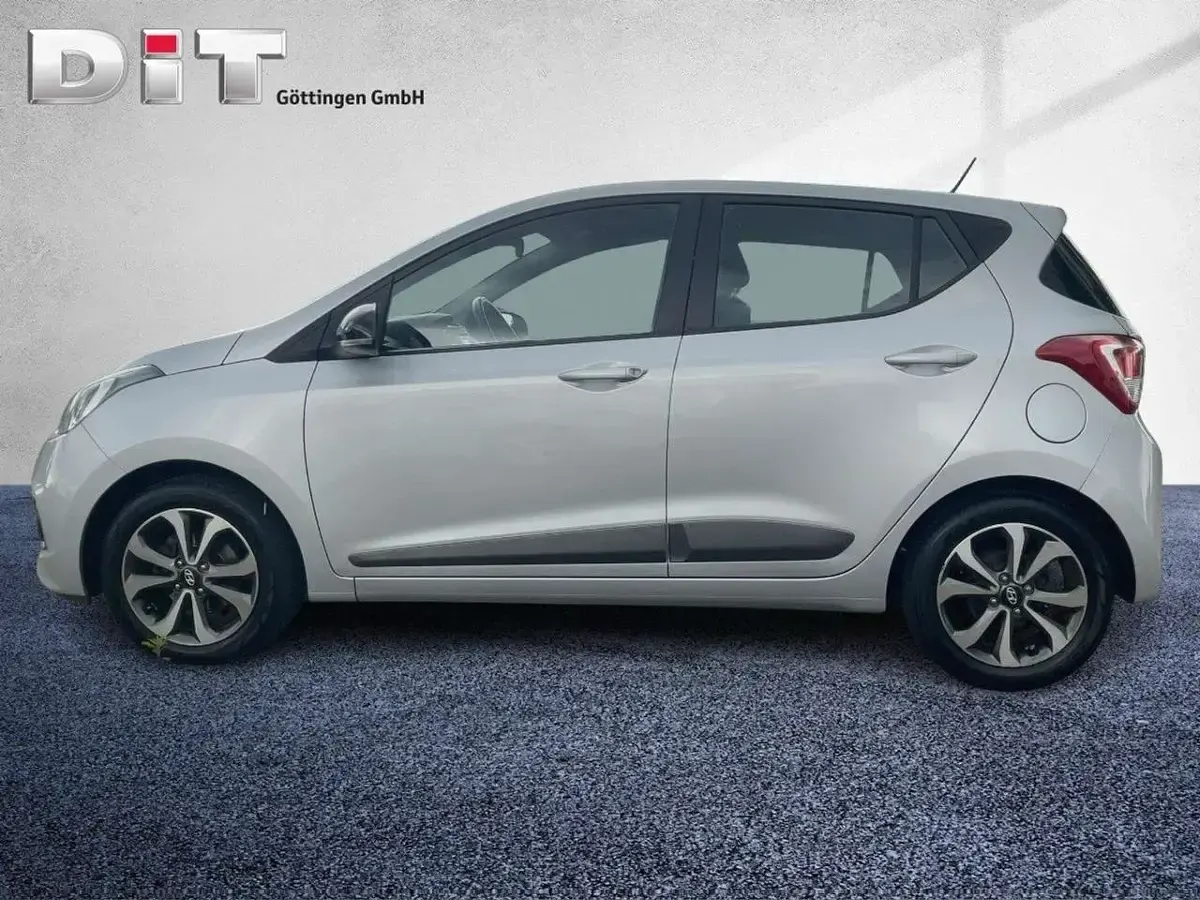Gebraucht Hyundai i10 Style 87 PS (63 kW) 2015 Silber Kleinwagen