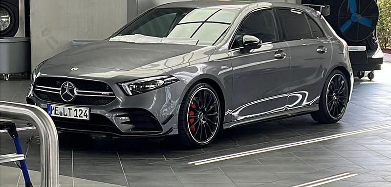 Grau Gebraucht 2022 Mercedes A35 AMG Advanced Plus Limousine | 38.200 € (Guter Preis) - Bild 1/4