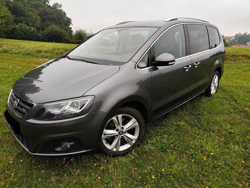 Grau Gebraucht 2017 Seat Alhambra FR-Line Van / Kleinbus | 19.990 € (Fairer Preis) - Bild 1/4