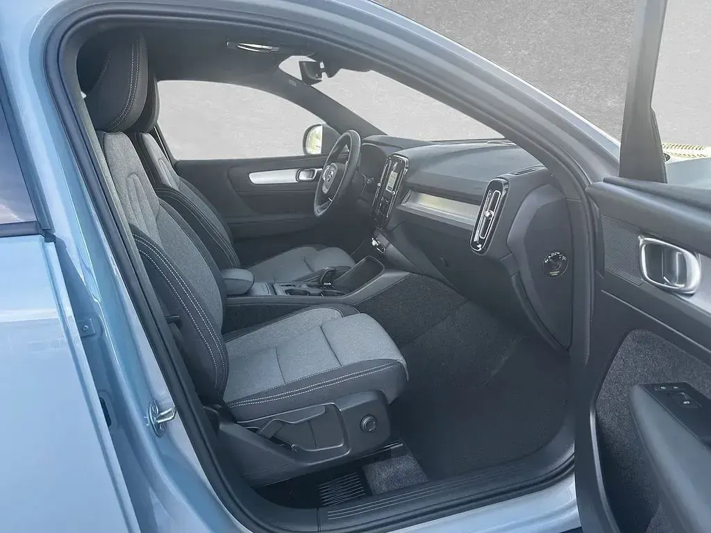 Nuova Volvo XC40 Core 163 CV (119 kW) 2025 Grigio SUV