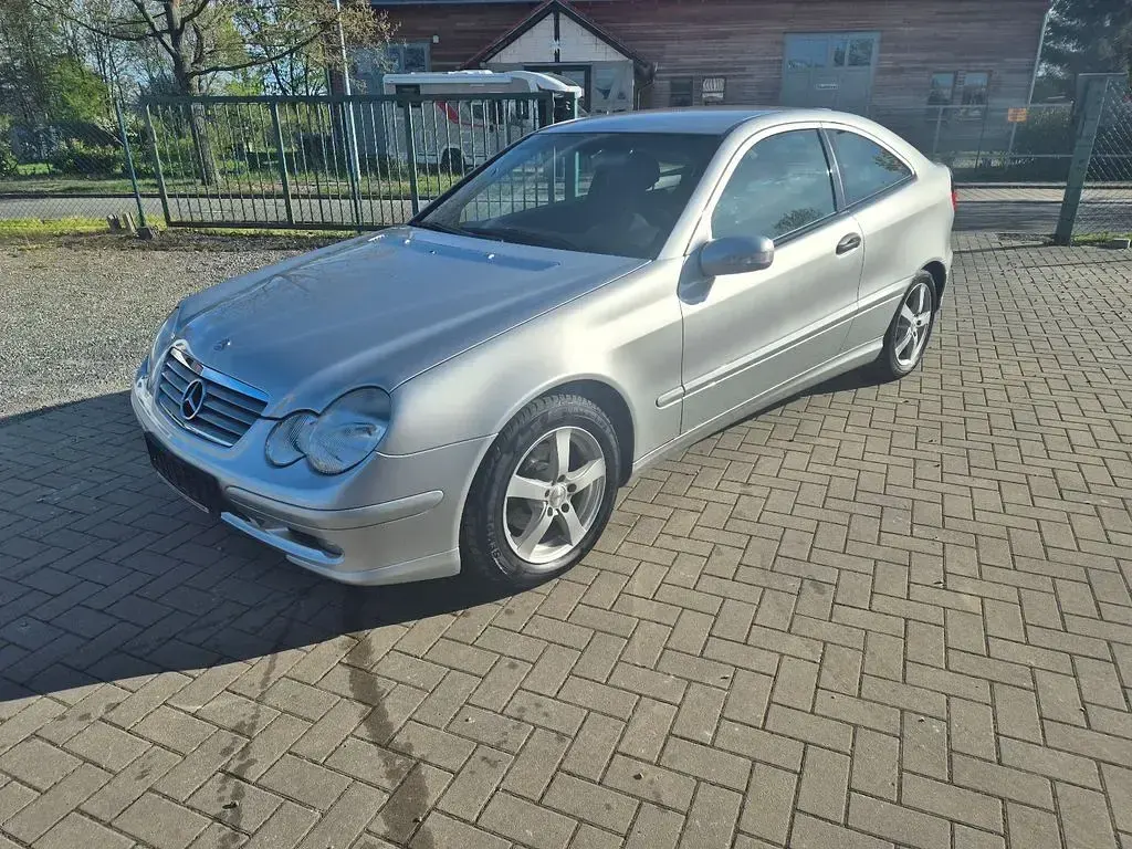 Gebraucht Mercedes C180 143 PS (105 kW) 2003 Silber Coupé