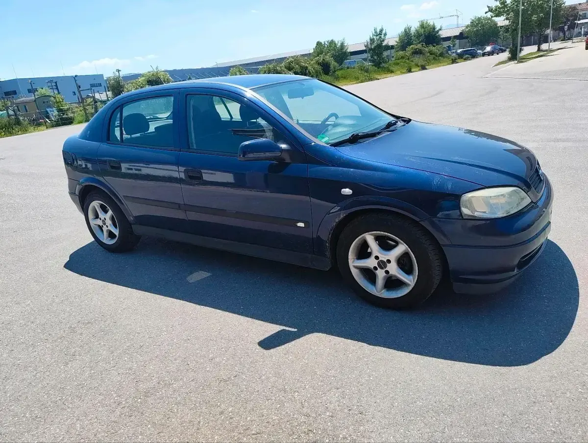 Gebraucht Opel Astra 105 PS (77 kW) 1998 Blau Limousine
