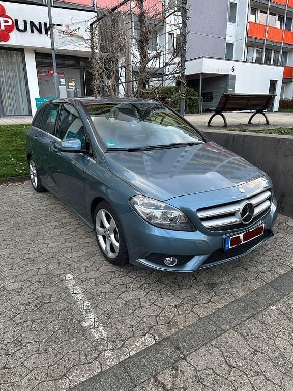 Gebraucht Mercedes B200 156 PS (114 kW) 2012 Blau Van / Kleinbus