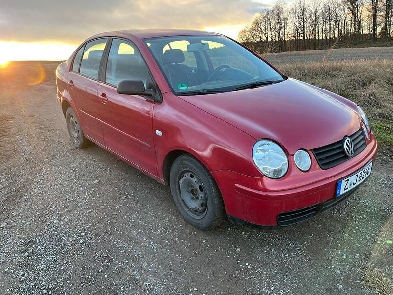 Rot Gebraucht 2005 VW Polo Limousine | 1.300 € (Guter Preis) - Bild 1/4