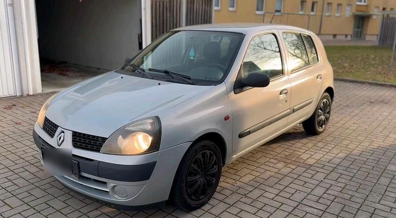 Grau Gebraucht 2002 Renault Clio II Kleinwagen | 2.700 € (Teuer) - Bild 1/4