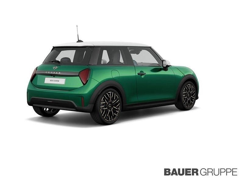 Gebraucht Mini Cooper Favoured 156 PS (114 kW) 2024 Gruen Kleinwagen