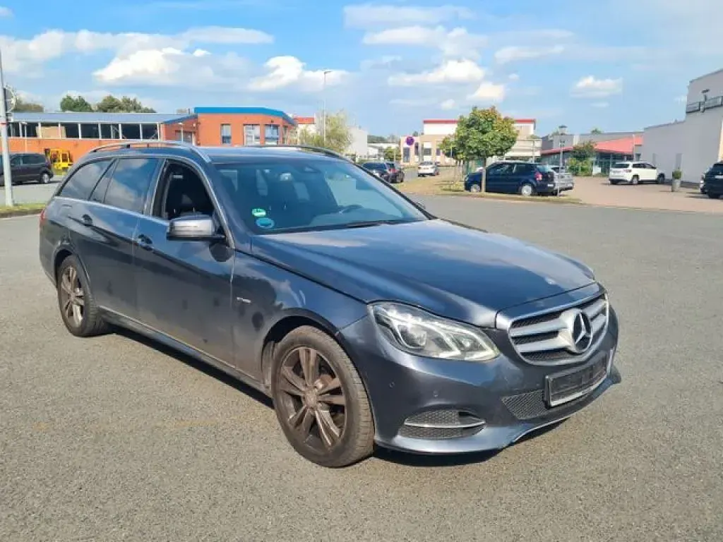 Gebraucht Mercedes E250 204 PS (150 kW) 2013 Tenoritgrau metalliclack (metallic) Kombi