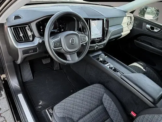 Gebraucht Volvo XC60 Core 197 PS (144 kW) 2023 Manufacturer SUV