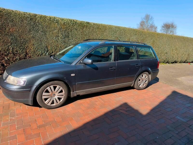 Grau Gebraucht 2001 VW Passat Kombi | 600 € (Superpreis) - Bild 1/4