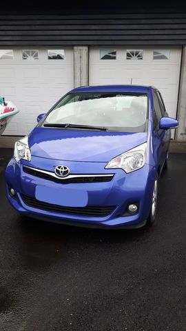 Gebraucht Toyota Verso-S Life 90 PS (66 kW) 2011 Blau metallic Van / Kleinbus