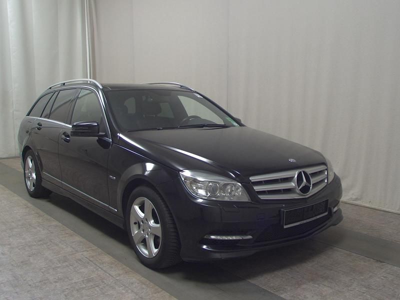 Second-hand Mercedes C220 Avantgarde 170 CP (125 kW) 2010 Negru Berlinǎ