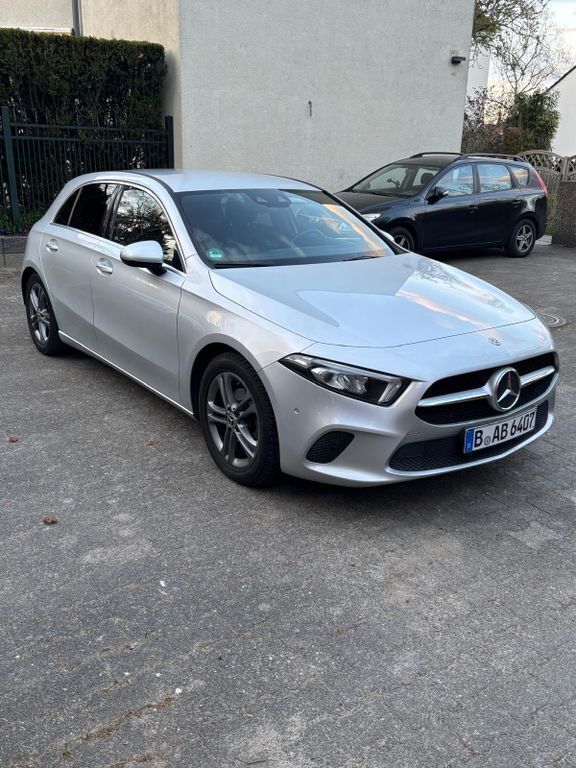 Grau Gebraucht 2019 Mercedes A180 Progressive Limousine | 20.900 € (Guter Preis) - Bild 1/4