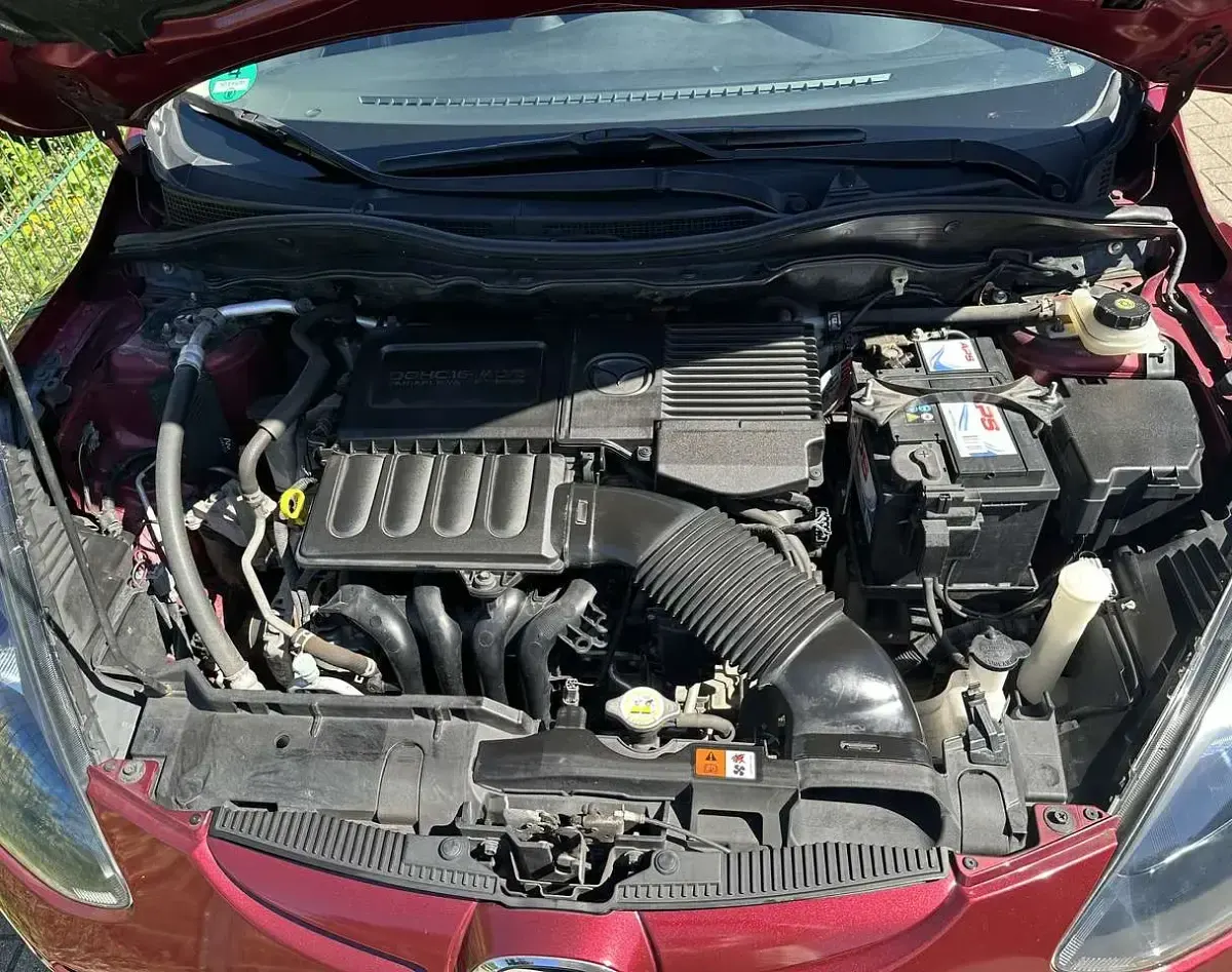 Gebraucht Mazda 2 75 PS (55 kW) 2011 Rot Kleinwagen
