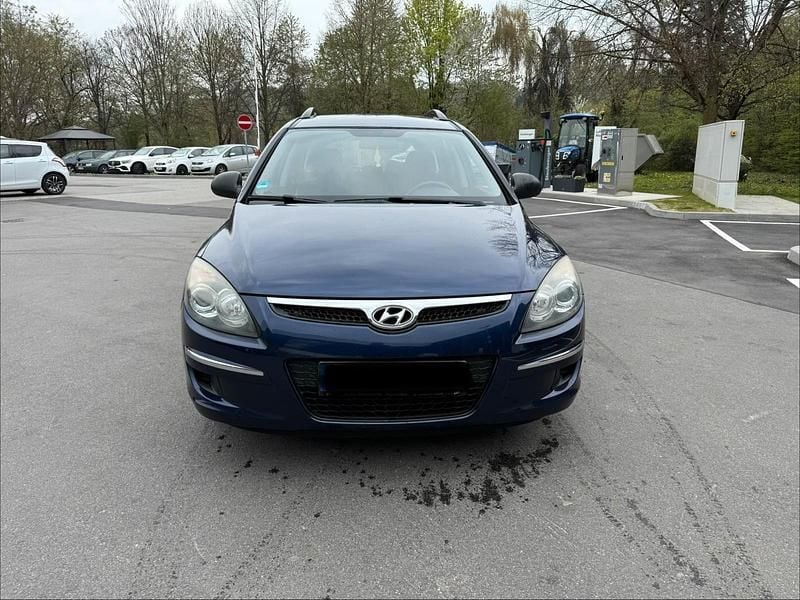 Gebraucht Hyundai i30 90 PS (66 kW) 2010 Blau Kombi