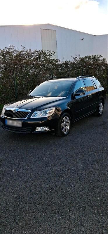Gebraucht Skoda Octavia 105 PS (77 kW) 2011 Schwarz Kombi