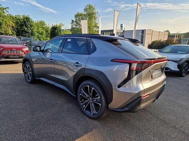 Neu Toyota bZ4X Lounge 150 kW (204 PS) 2025 Palladium silber SUV