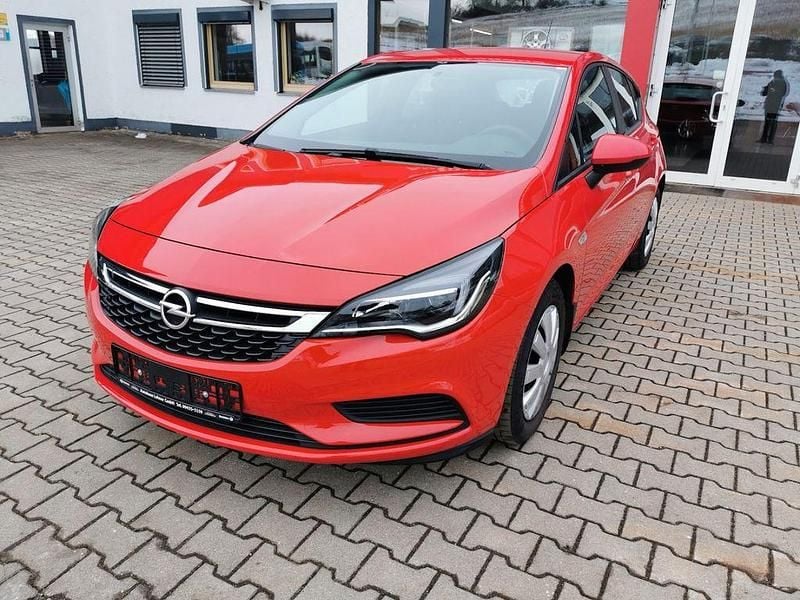 Rot Gebraucht 2016 Opel Astra Edition Limousine | 5.990 € (Fairer Preis) - Bild 1/4