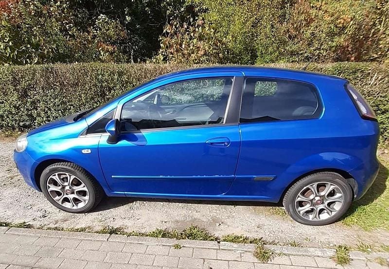 Blau Gebraucht 2011 Fiat Punto Evo Kleinwagen | 2.850 € (Guter Preis) - Bild 1/4